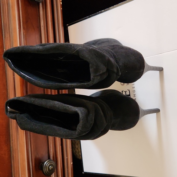 Guess Suede Stiletto Scrunched Booties. Backy - Picture 6 of 16